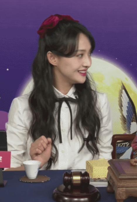 郑爽|郑爽风波后再直播，配合度高无情绪，却被质疑无戏拍才带货捞金？