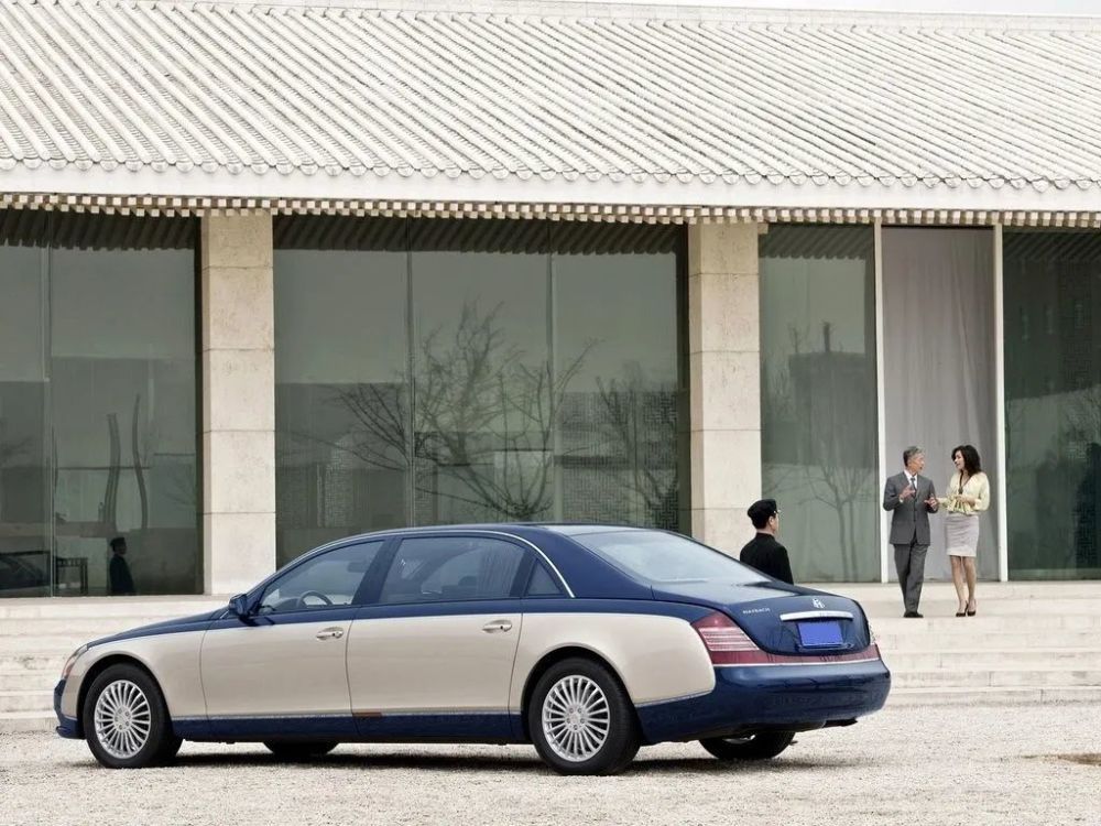 2500万迈巴赫车门上却被喷字网友这几个字有点贵啊