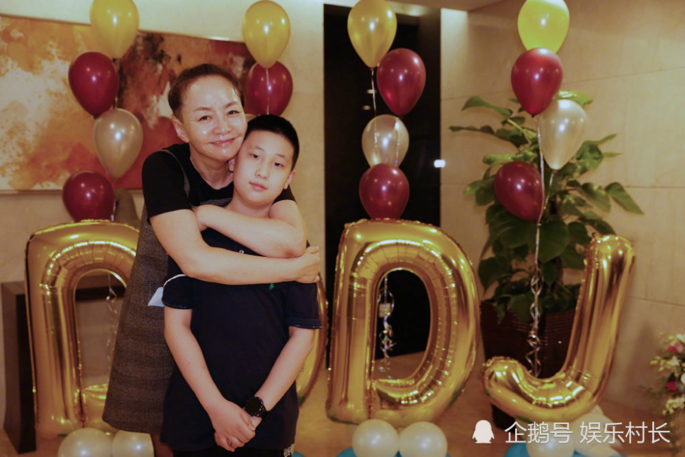 宋丹丹|宋丹丹办60岁生日宴，杨紫张一山华晨宇现身，张国立儿子张默也罕见亮相