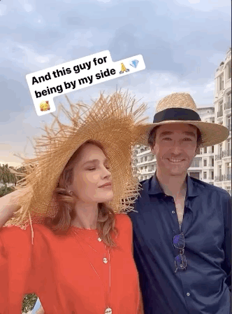 lv太子妃和14岁女儿素颜自拍怼脸角度也高颜值街头突然献吻未婚夫