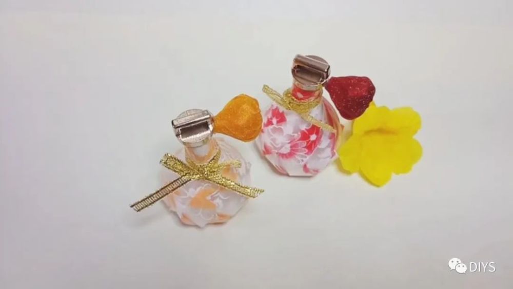 手工制作漂亮的彩带香水瓶