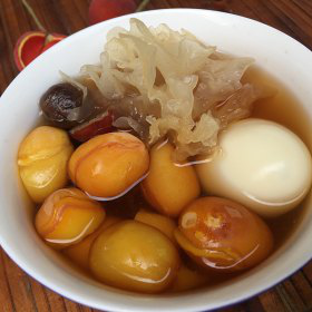 这个跟板栗很像的果,叫凤眼果