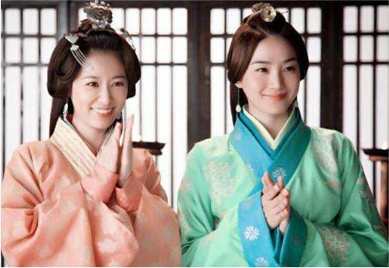 欧若雅|42岁欧若雅洪小铃身体告急？现身医院面色发黄，曾劳累到嗅觉失灵