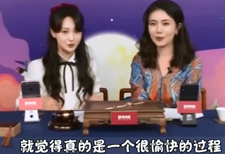 郑爽|为防止再出直播事故！主持人主动给郑爽端茶递水，生怕照顾不周