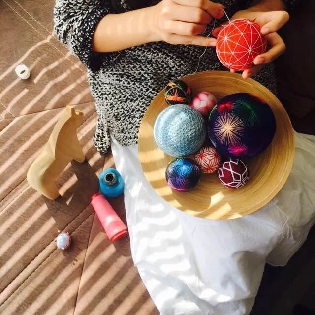手鞠|“球上刺绣”你见过吗？她在球上绣出二十四节气，让人惊艳