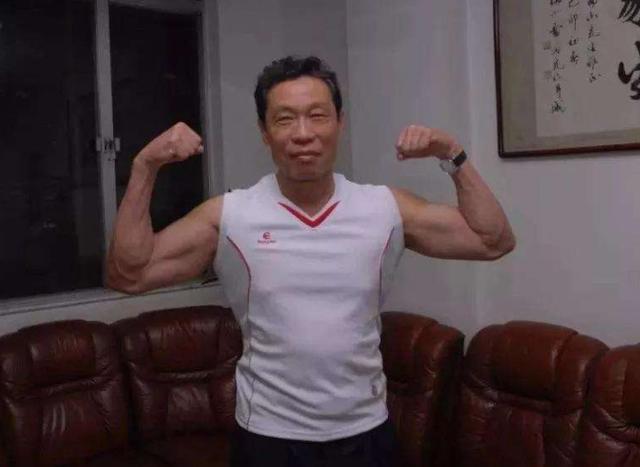 钟南山|因晒与钟南山合影照，吴孟达被黑粉指责炫耀，网友力挺发声没毛病
