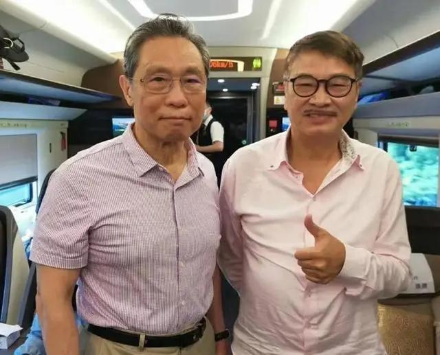 钟南山|因晒与钟南山合影照，吴孟达被黑粉指责炫耀，网友力挺发声没毛病