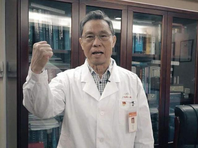 钟南山|因晒与钟南山合影照，吴孟达被黑粉指责炫耀，网友力挺发声没毛病