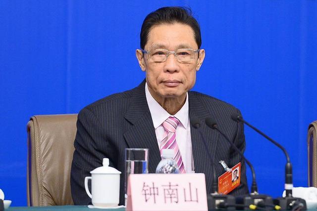 钟南山|因晒与钟南山合影照，吴孟达被黑粉指责炫耀，网友力挺发声没毛病