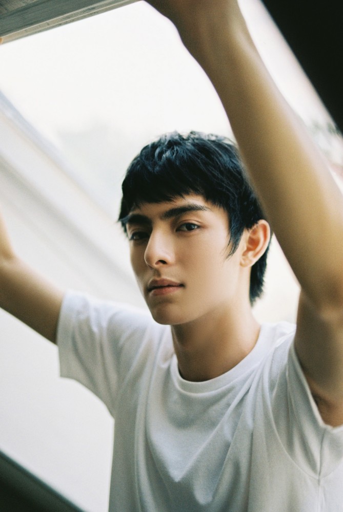 你的夏日男友已上线!王皓轩日系胶片写真曝光