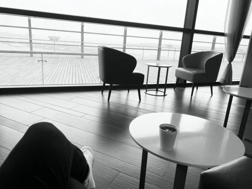 到的比较早,休息室里人很少,安静风景好,当然,这碗面也少不了.