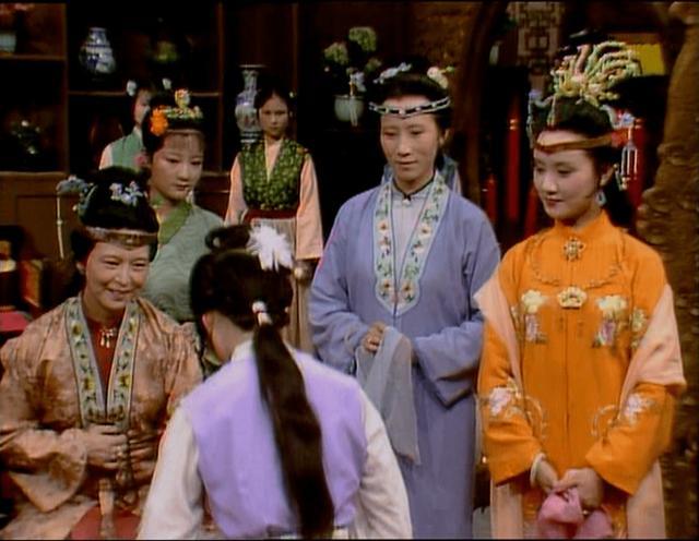 黛玉|黛玉进贾府，贾母哭了两次，一次夸张，一次真实，为何呢？