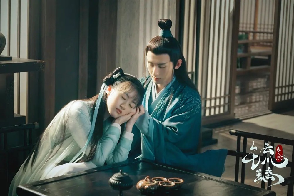 香蜜沉沉烬如霜|《琉璃》选角失败？成毅袁冰妍恋爱像丫鬟和小厮，剧情跟香蜜相似