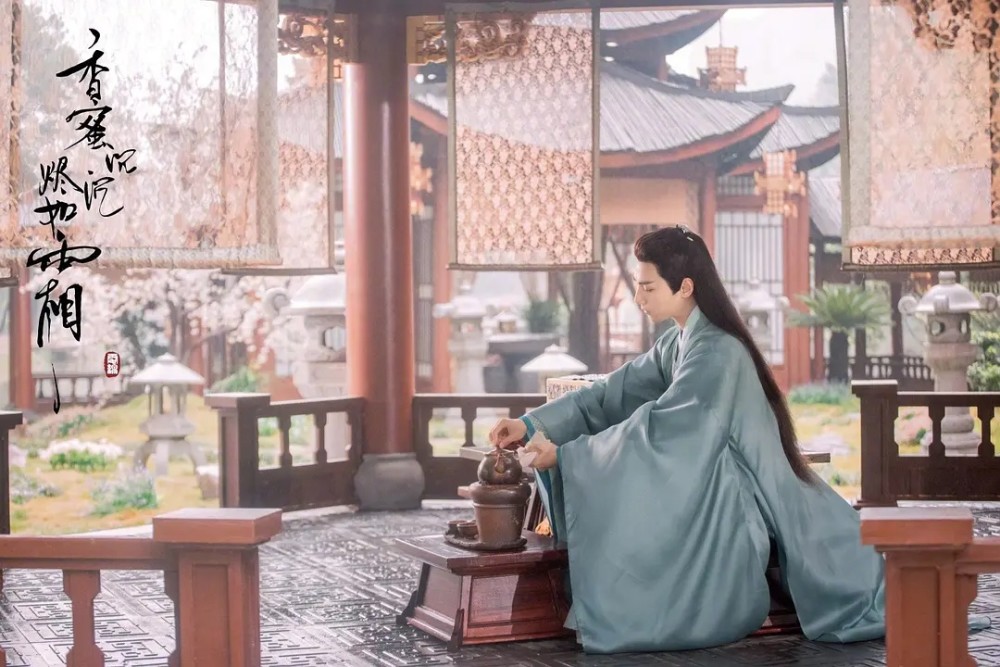 香蜜沉沉烬如霜|《琉璃》选角失败？成毅袁冰妍恋爱像丫鬟和小厮，剧情跟香蜜相似