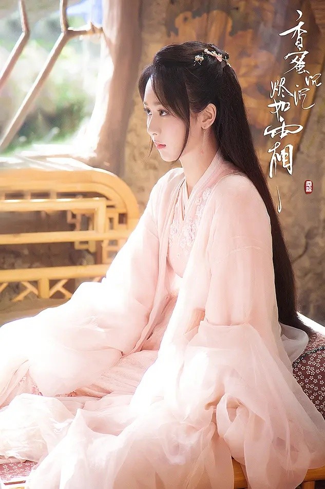香蜜沉沉烬如霜|《琉璃》选角失败？成毅袁冰妍恋爱像丫鬟和小厮，剧情跟香蜜相似
