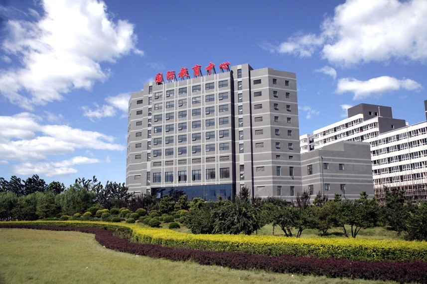 后历经北京工业钢铁学校,北京冶金专科学校,石景山冶金学院,北京钢铁