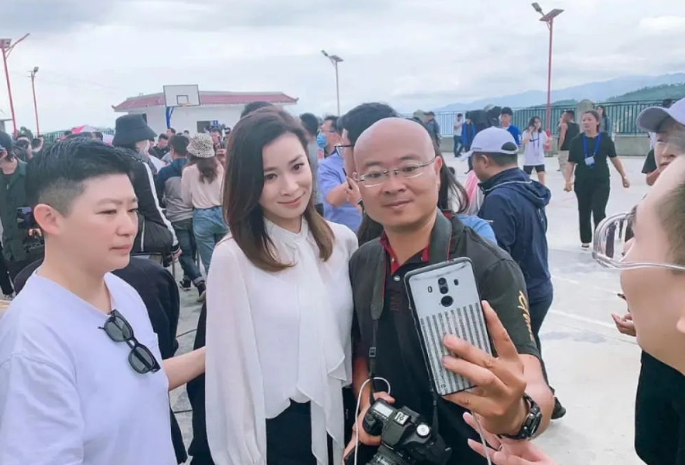 吴亦凡|吴亦凡和蔡徐坤参加同一个活动，两人对观众的态度，素质高下立现