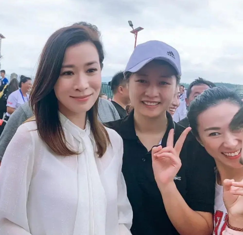 吴亦凡|吴亦凡和蔡徐坤参加同一个活动，两人对观众的态度，素质高下立现