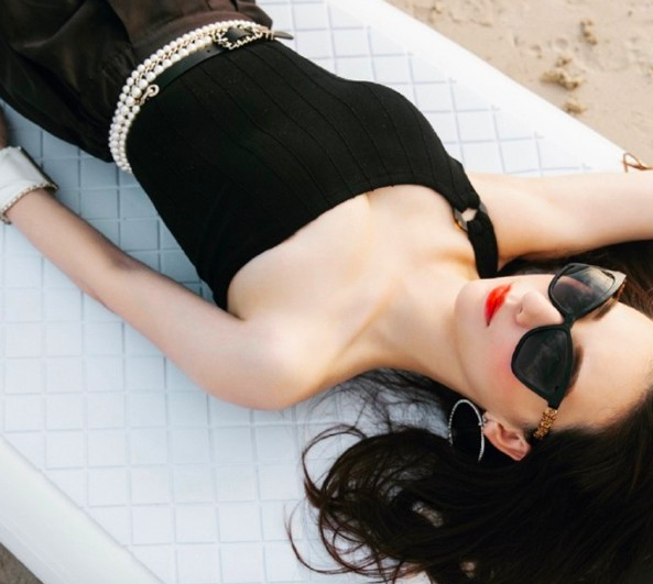 方媛|方媛享受奢华生活却青涩，郭富城老婆玩滑板，只顾摆拍不运动