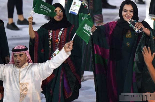 王室成员,因为他们有些还是君主制,沙特王子公主都是高贵而漂亮的,一