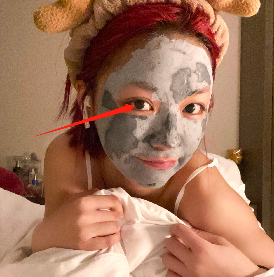 刀小刀为何总是眼泪汪汪,看清她往眼睛里放的东西