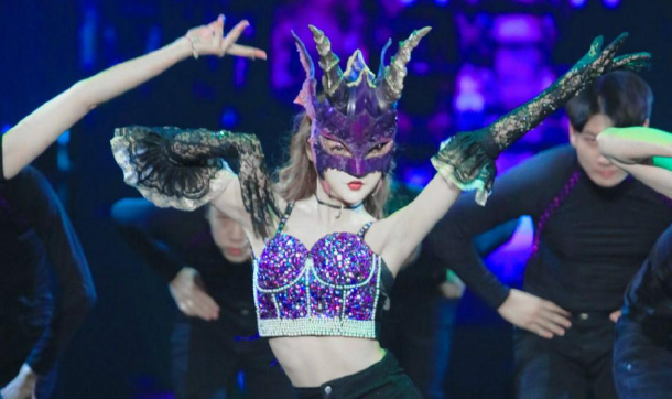 蒙面舞王李菲儿摘下面具全网都没认出来她样子变到让人不敢相信