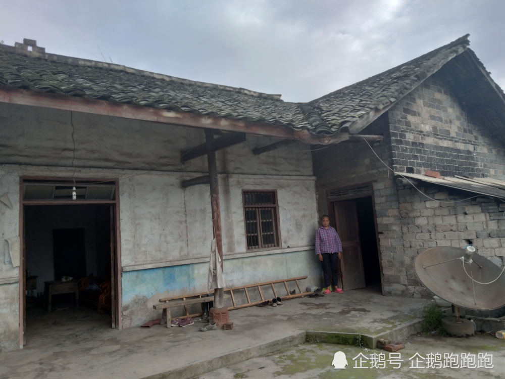 小欣怡|四川10岁女童命悬一线，护士妈妈泪言：愿用阳寿换女儿平安醒来