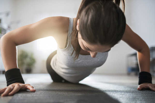 这几个动作做起来,让你在家,也能够增强抵抗力|有氧运动|健身房|平板