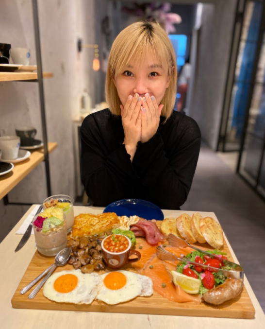 李佳薇|实力歌手李佳薇兼职房产经纪，被逼无奈还是主动为之？