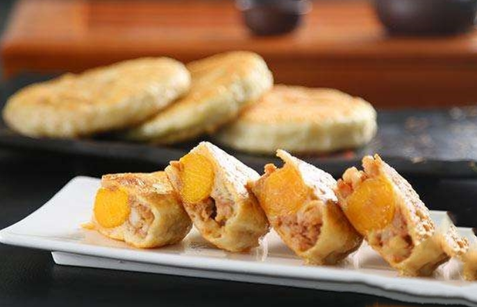 的谢启昆品尝了萧美人糕后,赋诗感叹:"绿扬城郭蓼花津,饾饤传来姓字新