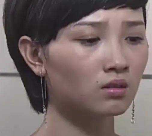 陈小纭|陈小纭早年旧照罕曝光，五官变化超明显，曾自曝整骨十次脸小一圈