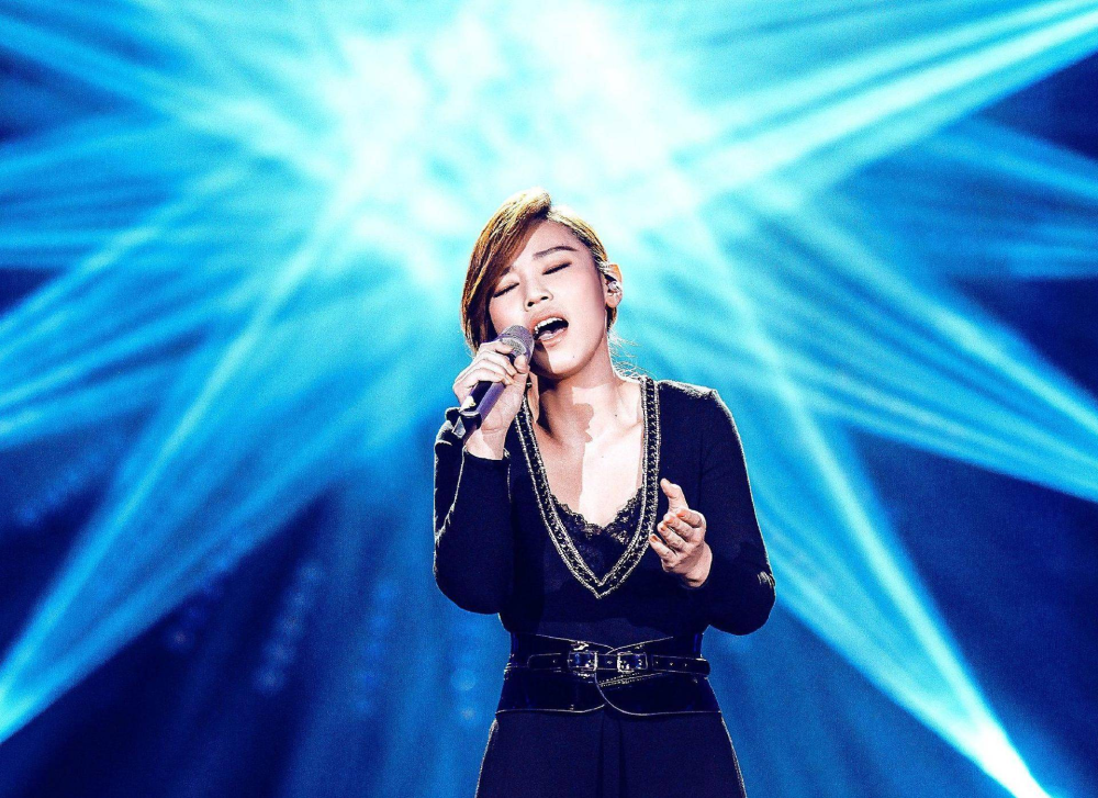 踢馆《歌手》,被封"铁肺女王"李佳薇开始被更多人熟知,始于2013年,那