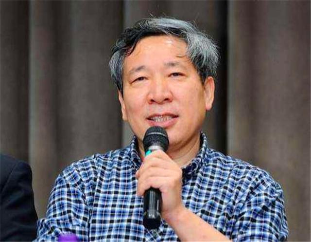 作家|中国作家屡获大奖，跻身世界文豪圣坛，却遭家乡父老唾弃