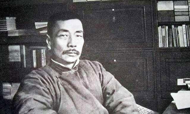 作家|中国作家屡获大奖，跻身世界文豪圣坛，却遭家乡父老唾弃