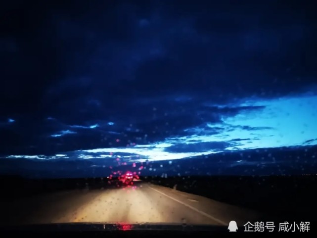 不幸遭遇的迷路,伴隨著這黑夜降臨,一切都將恢復平靜路上下著雨,我一