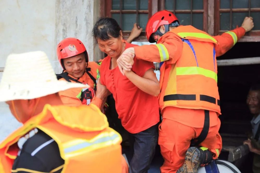 为人民服务再辛苦都值得记杭州特勤消防指战员程本