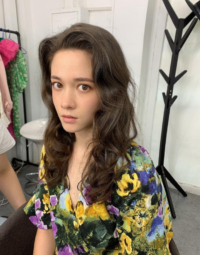 战狼2|3年前，她错过《战狼2》女主角，如今出演《八佰》直言很荣幸