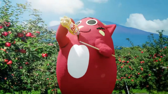 日本饮料界迎来魔性广告:当吉祥物迎来究极体后,小孩子不敢哭泣