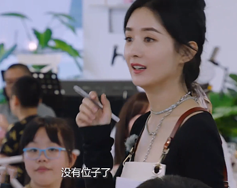 黄晓明|《中餐厅》客人爆满没座位时，黄晓明的做法亮了，素质不是装出来的