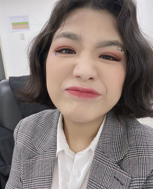 从几乎分量通篇被编辑,到现在年入上亿,安艺恩这一路走来十分不易