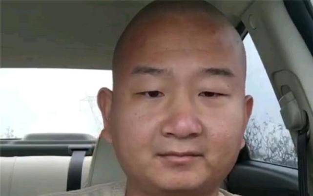 从卖苹果的小贩,到因一句口头禅年入千万,他的成功是成功吗|giao哥|网