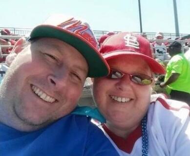 英国广播公司|美国相信Covid-19病毒是骗局的出租车司机失去了妻子