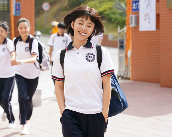 李尖尖|李尖尖被蚊子咬后怎么做，得知她的止痒方式，挺有默契的