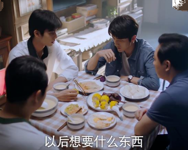李尖尖|李尖尖被蚊子咬后怎么做，得知她的止痒方式，挺有默契的