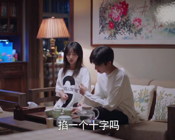 李尖尖|李尖尖被蚊子咬后怎么做，得知她的止痒方式，挺有默契的