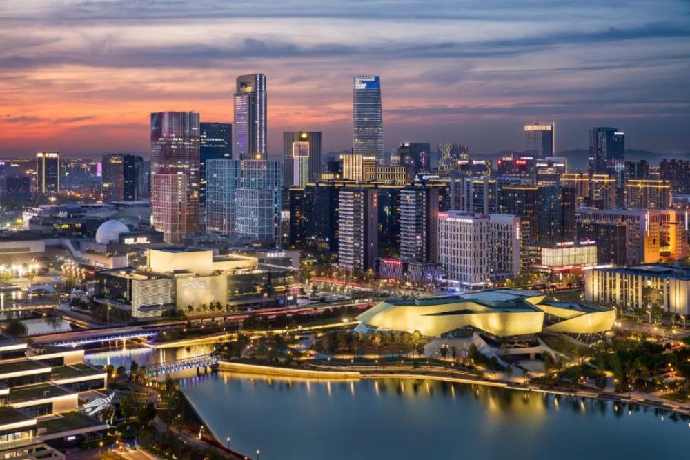 夜晚的东部新城,像这个城市热烈跳动的心电波.第五站:东部新城no.