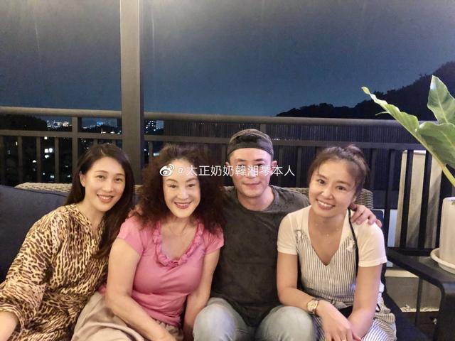 霍建华|林心如夫妻合照，霍建华脸松垮肚子撑鼓衣服！曾因太胖拒绝上节目