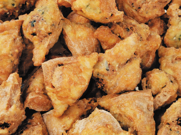 炸豆腐角想要解馋,吃货们也许首先会想到去玉林市茂林镇或是兴业县龙