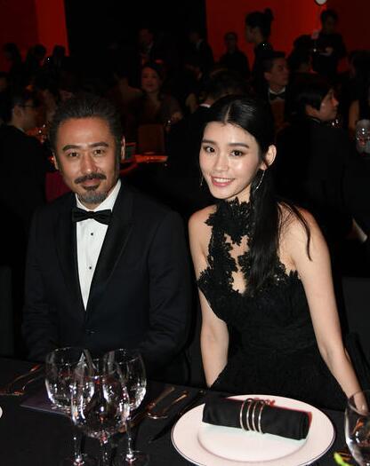 范冰冰|吴秀波起诉范冰冰后，他还能撑多久？何震亚的死心塌地值得吗？