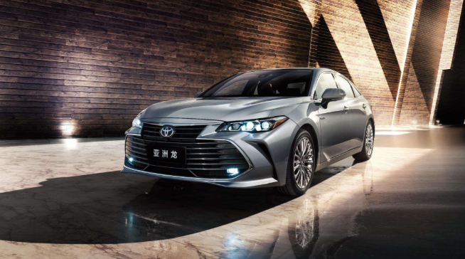 2021款丰田亚洲龙,颜值太香,配2.5l 8at,百公里油耗6.2l